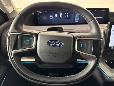 Used 2025 Ford Expedition Platinum AWD/4WD image 24