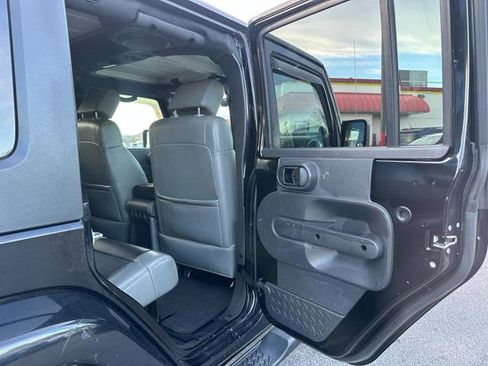 Used 2010 Jeep Wrangler Unlimited Sahara w/ Dual Top Group image 19