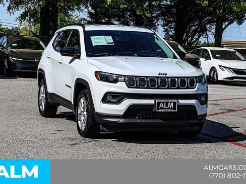 Used 2022 Jeep Compass Latitude w/ Convenience Group AWD/4WD image 5