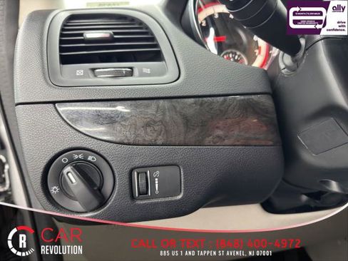 Used 2019 Dodge Grand Caravan SE w/ UConnect Hands-Free Group image 26