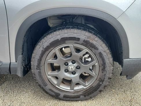 Used 2025 Honda Pilot TrailSport image 5