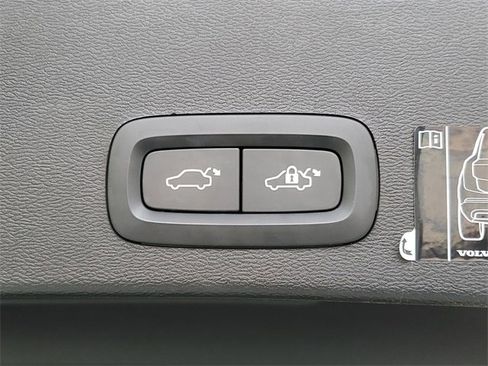 Used 2020 Volvo XC40 T4 R-Design w/ Advanced Package image 12