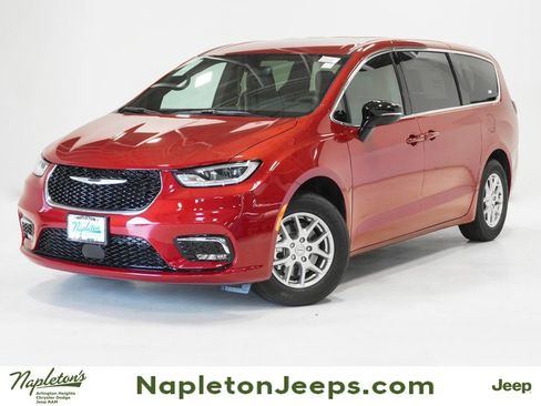 New 2026 Chrysler Pacifica Select image 1
