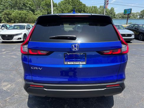 Used 2023 Honda CR-V EX image 8