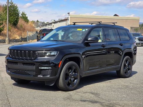 Used 2022 Jeep Grand Cherokee L Limited w/ Black Appearance Package image 2