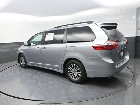 Used 2018 Toyota Sienna XLE FWD image 6