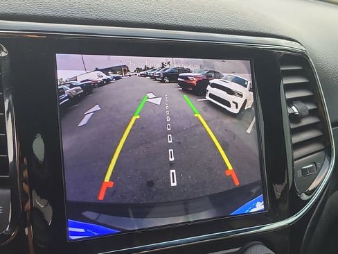 Used 2019 Jeep Grand Cherokee Altitude image 23