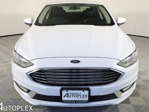 Used 2018 Ford Fusion SE w/ Equipment Group 201A image 2