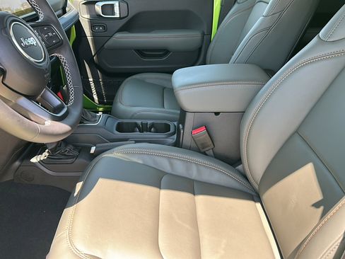 Used 2025 Jeep Gladiator Mojave image 13