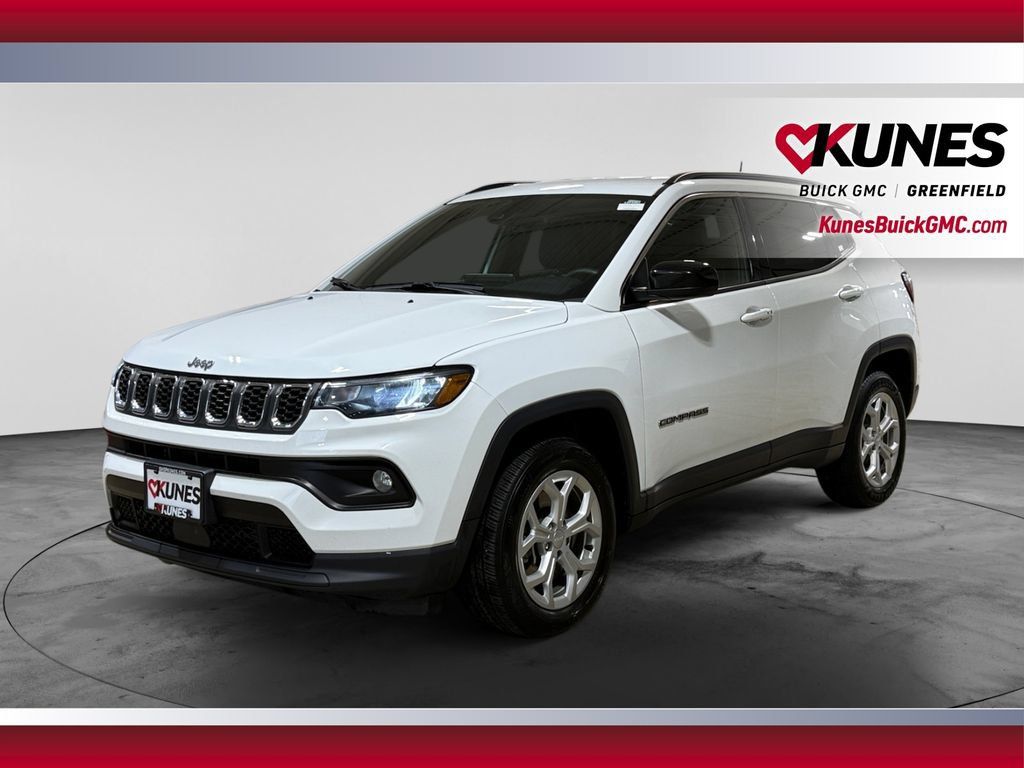 Used 2024 Jeep Compass Latitude AWD/4WD image 5