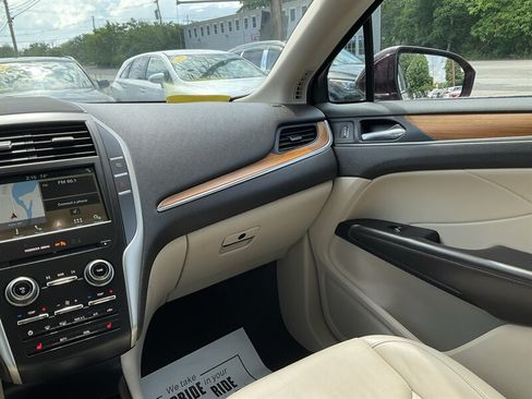 Used 2019 Lincoln MKC Select w/ Select Plus Package AWD/4WD image 13