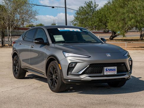 Used 2025 Buick Envista Sport Touring image 1