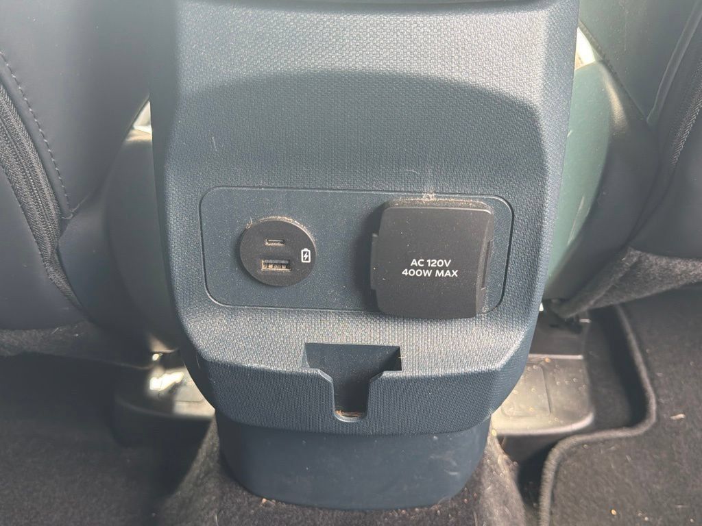 Used 2024 Ford Maverick Lariat w/ Black Appearance Package FWD image 23