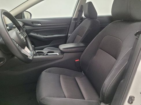 Used 2025 Nissan Altima 2.5 SV FWD image 17