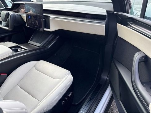 Used 2022 Tesla Model X Plaid image 12