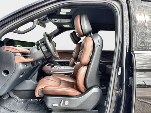 Used 2025 Lincoln Navigator Reserve AWD/4WD image 11