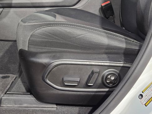 Used 2024 Jeep Grand Cherokee Laredo RWD image 23