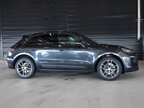 Certified 2025 Porsche Macan image 11