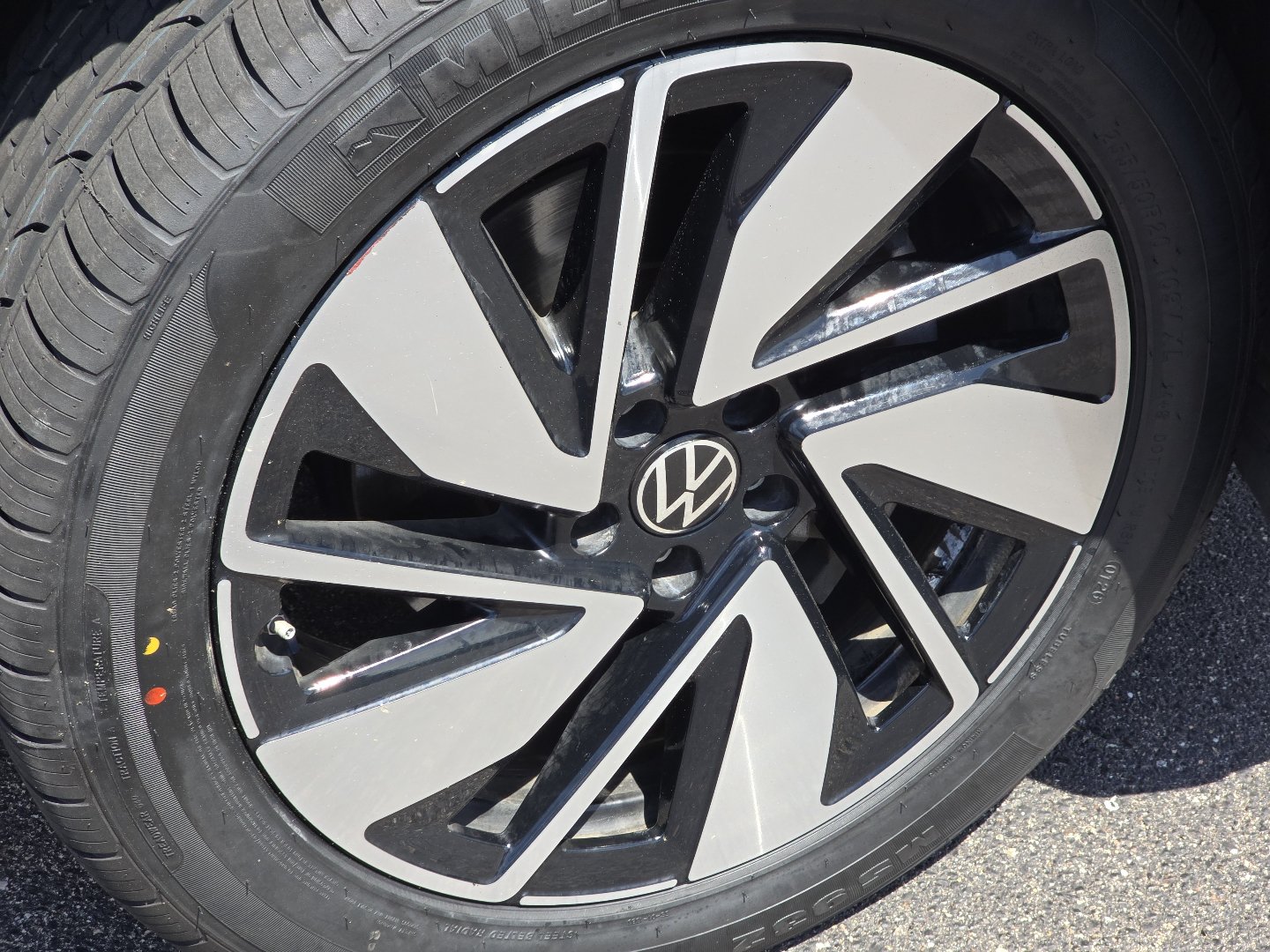 Used 2024 Volkswagen Atlas SE AWD/4WD image 17