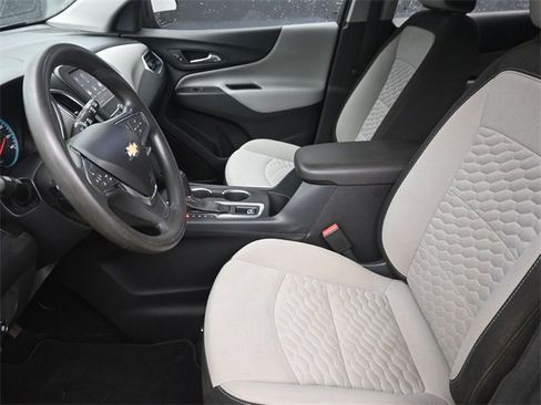 Used 2020 Chevrolet Equinox LS image 16