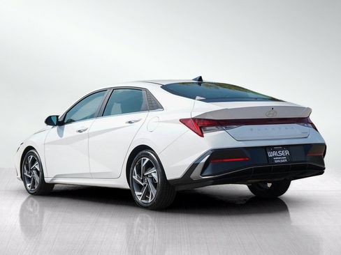 Used 2025 Hyundai Elantra Limited FWD image 3