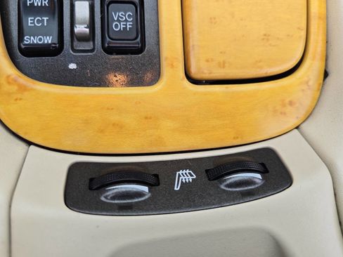 Used 2002 Lexus SC 430 Convertible image 31