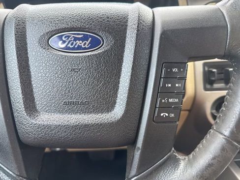 Used 2016 Ford Expedition XLT image 23