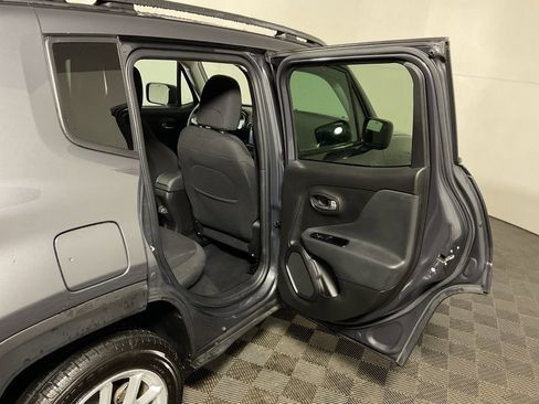 Used 2022 Jeep Renegade Latitude image 30
