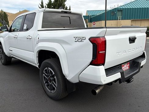 Used 2024 Toyota Tacoma TRD Sport w/ TRD Sport Upgrade Package RWD image 5