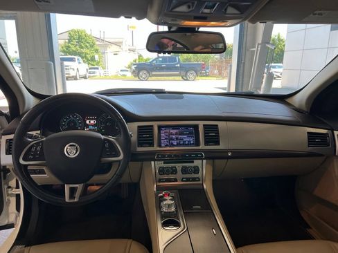 Used 2012 Jaguar XF RWD image 6