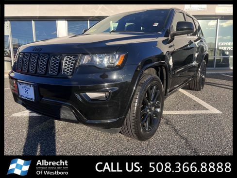 Used 2021 Jeep Grand Cherokee Laredo X image 1