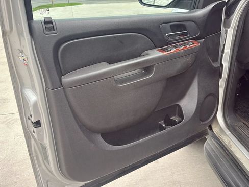 Used 2011 GMC Yukon XL SLE AWD/4WD image 7