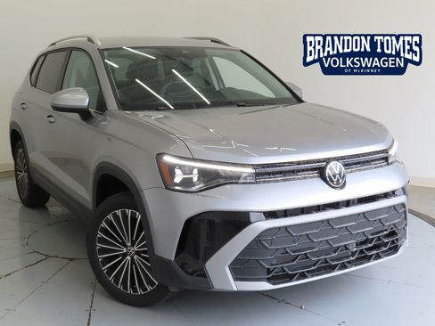 New 2026 Volkswagen Taos SE FWD image 1