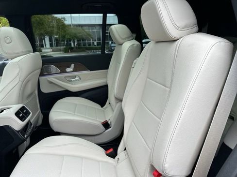 Used 2025 Mercedes-Benz GLS 450 4MATIC image 28