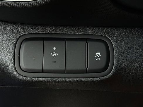 Certified 2023 Hyundai Venue Limited image 18