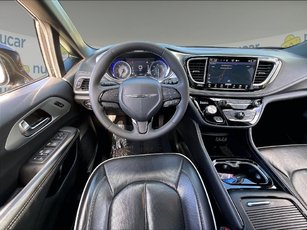 Used 2025 Chrysler Pacifica Limited FWD image 17