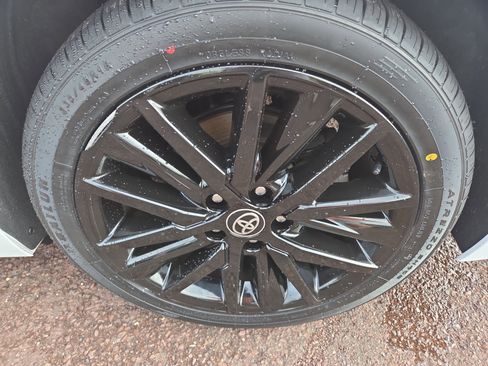 Certified 2021 Toyota Camry SE image 11