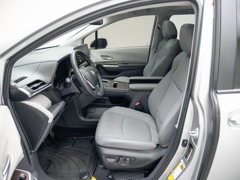 Used 2023 Toyota Sienna XLE image 15