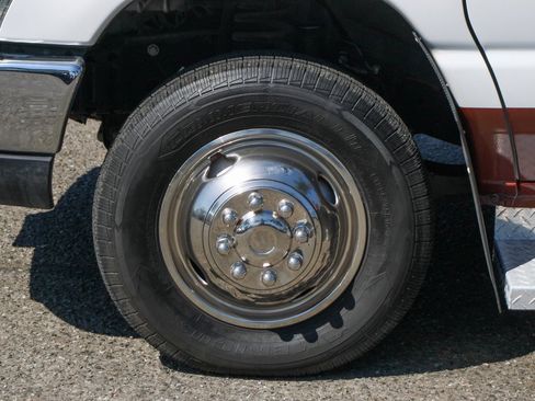 Used 2012 Ford E-450 and Econoline 450 Super Duty w/ Shuttle Bus Prep Pkg image 31