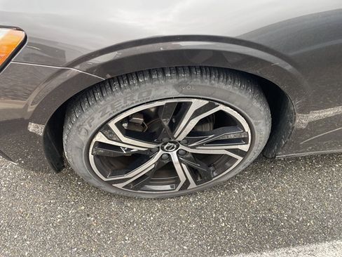 Used 2025 Volvo S60 B5 Core image 6