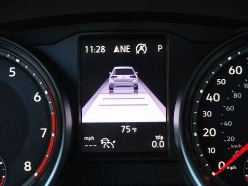 Used 2021 Volkswagen Atlas Cross Sport SE FWD image 19