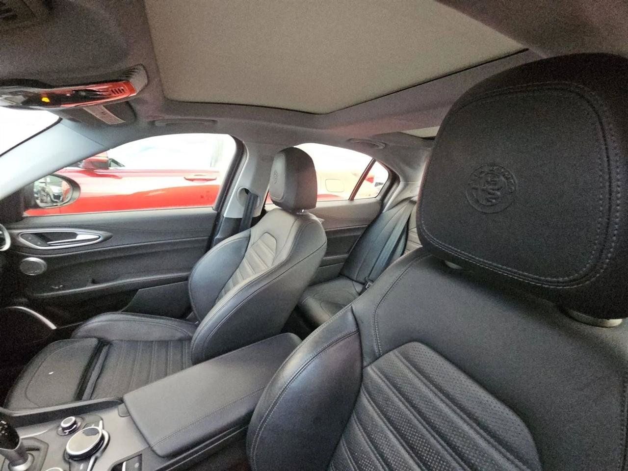 Used 2017 Alfa Romeo Giulia Ti w/ TI 19" Sport Package RWD image 13
