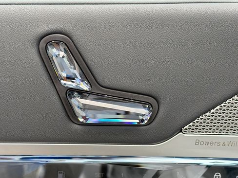 Used 2025 BMW 750e xDrive w/ Executive Package image 25