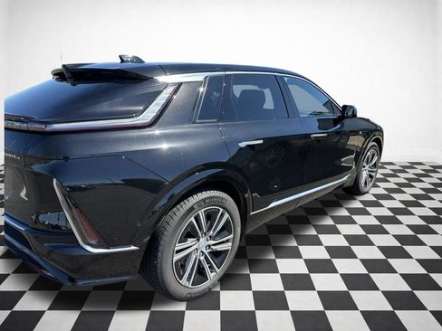 Certified 2024 Cadillac Lyriq Luxury AWD/4WD image 3
