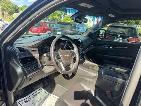 Used 2018 Cadillac Escalade Platinum AWD/4WD image 33