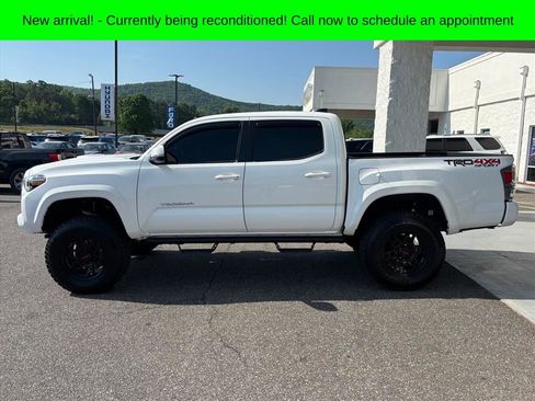 Used 2020 Toyota Tacoma TRD Sport AWD/4WD image 24