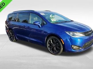 Used 2019 Chrysler Pacifica Limited w/ S Appearance Package video 3