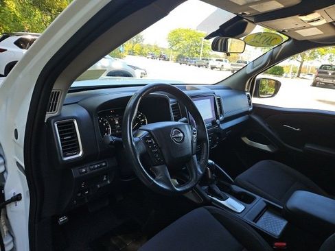 Used 2022 Nissan Frontier SV image 16