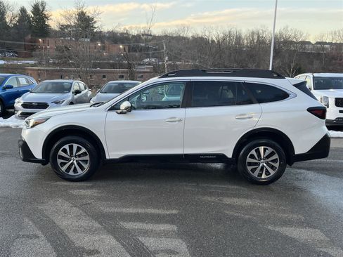 Used 2021 Subaru Outback Premium image 2