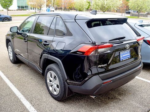 Used 2023 Toyota RAV4 LE AWD/4WD image 7